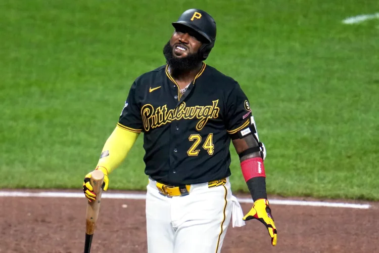 Pirates release struggling DH Ozuna